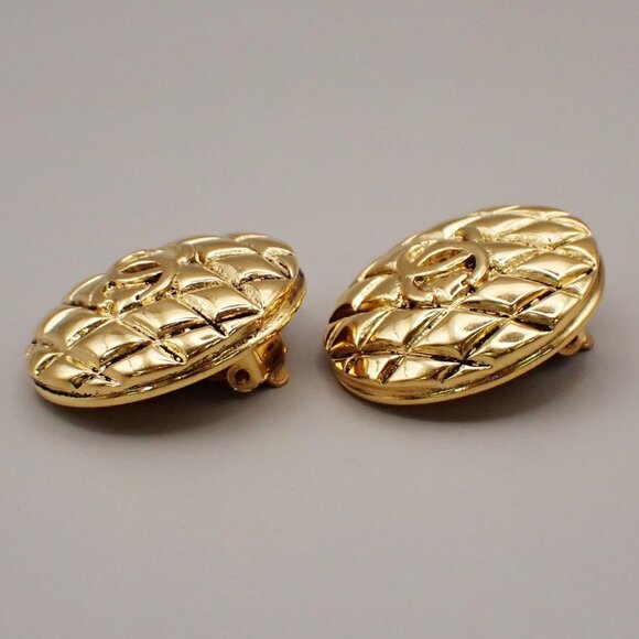 CHANEL CC Logo Matelasse Round Button Earrings 25 Clip-On Gold Vintage - Picture 6 of 11